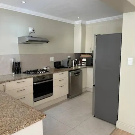 Luxury Townhouse In Stellenbosch Central Exterior photo