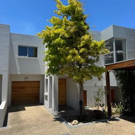Luxury Townhouse In Stellenbosch Central Exterior photo